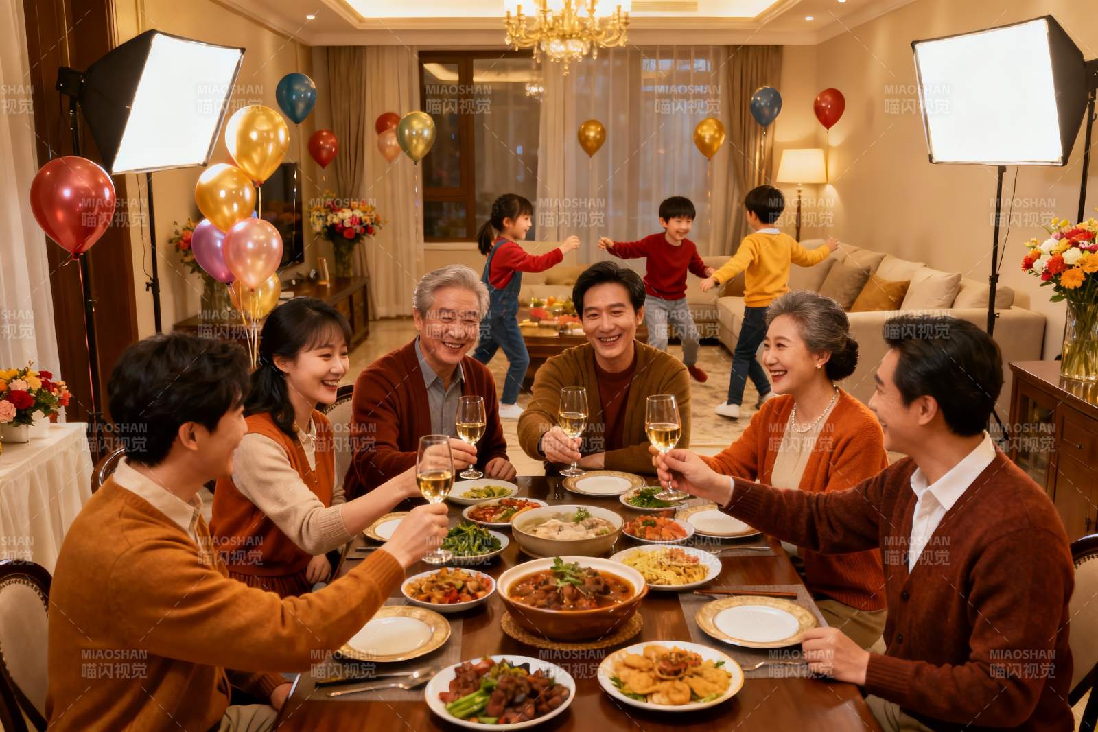 家庭聚餐欢庆时刻图片