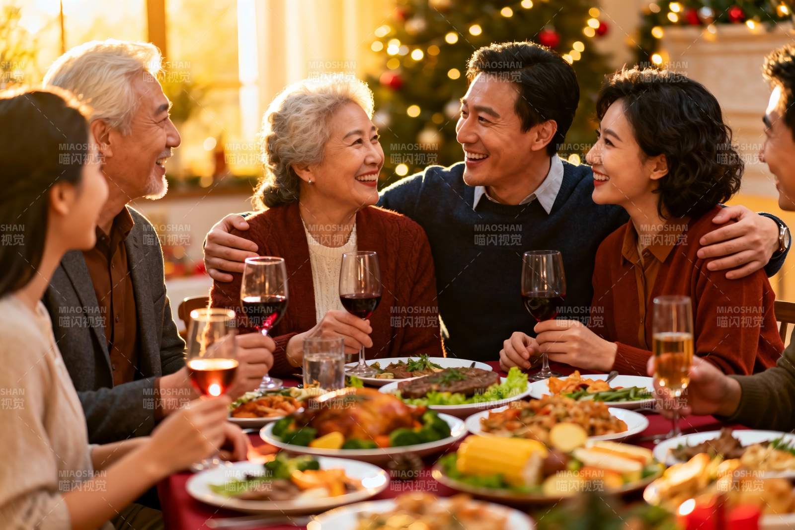 圣诞家庭聚餐欢庆时刻图片