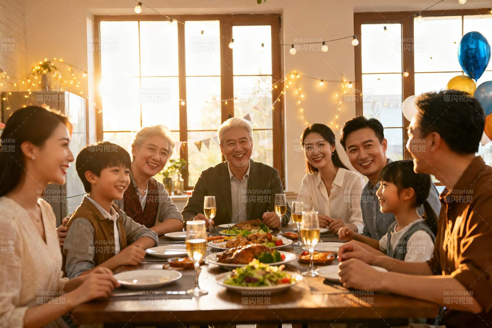 温馨家庭聚餐其乐融融图片