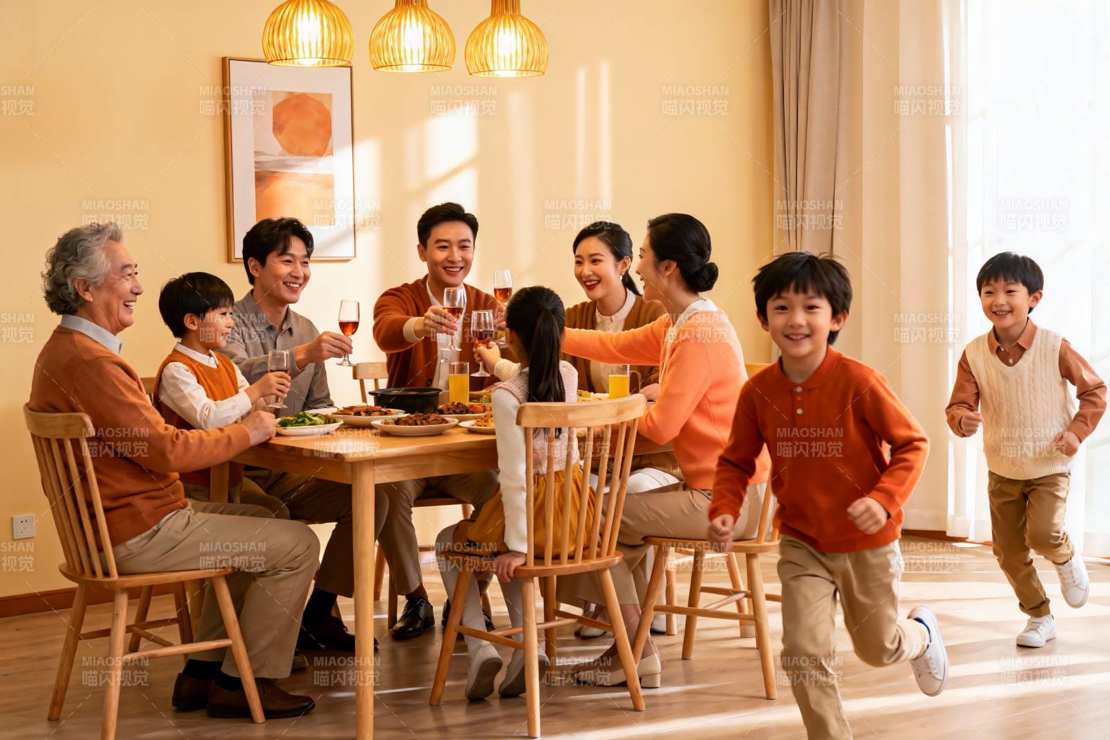 温馨家庭聚餐其乐融融图片