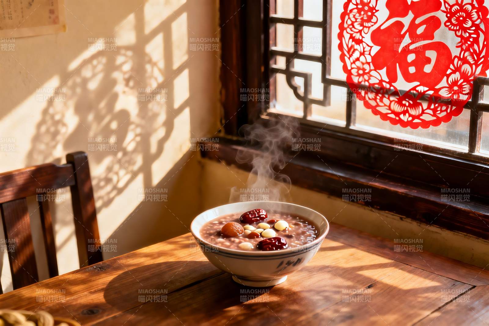 阳光窗边热粥暖意浓图片