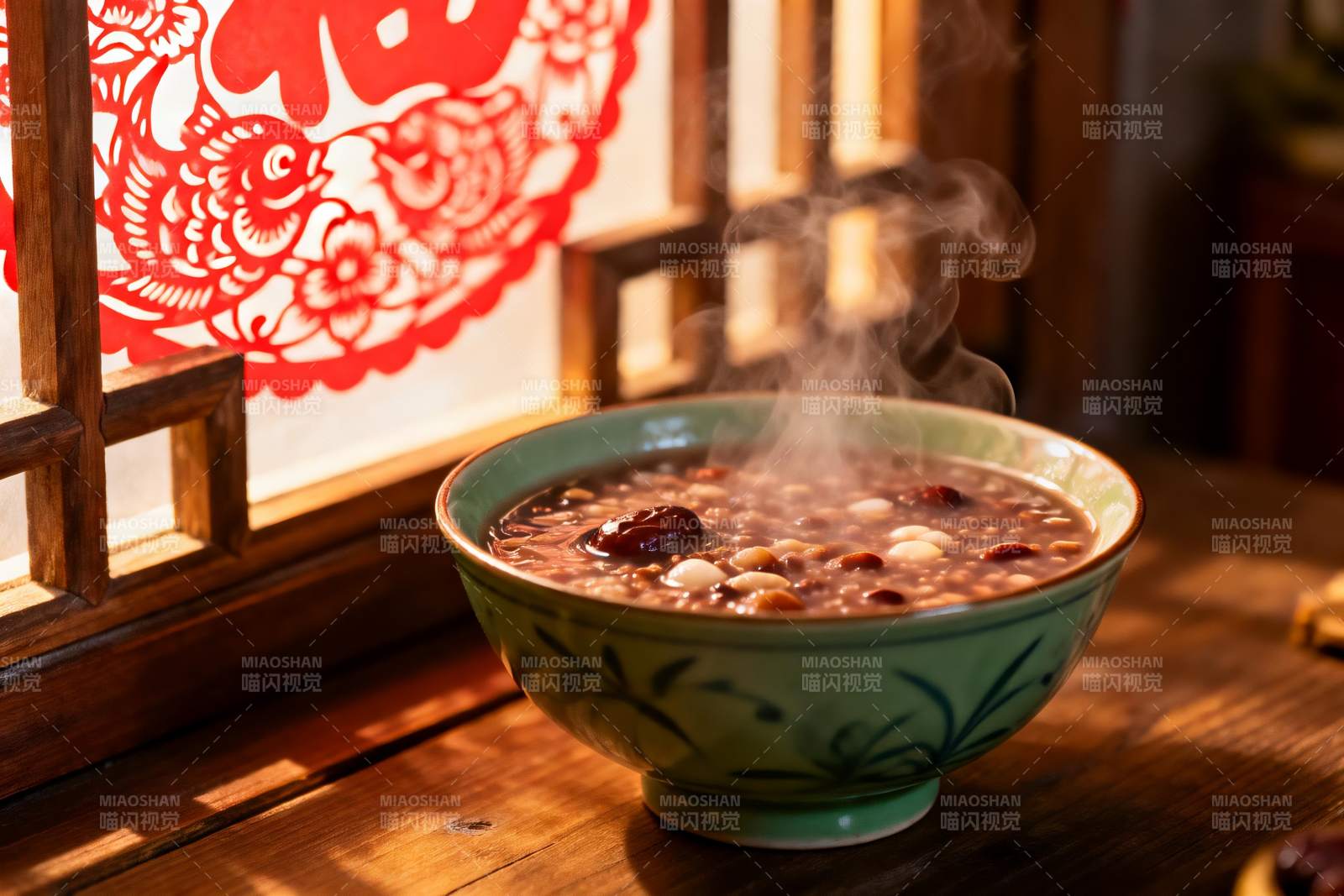 热气腾腾的八宝粥图片