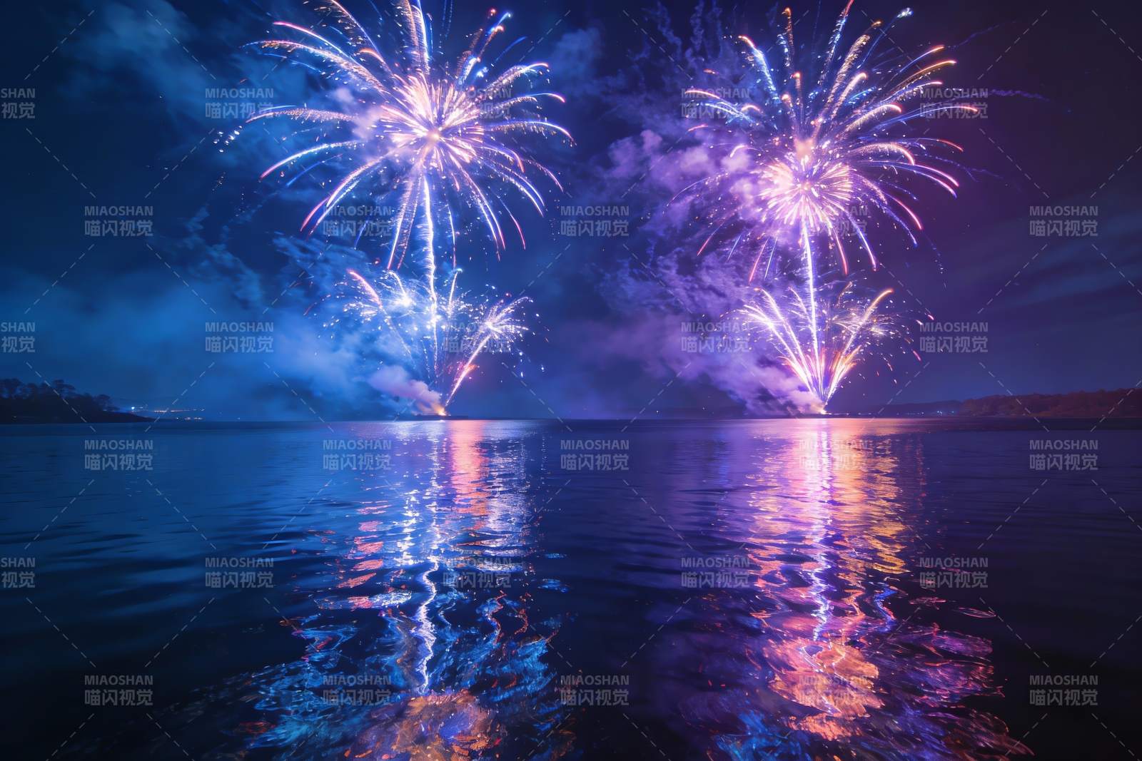 夜空烟花绽放湖面倒影绚丽图片