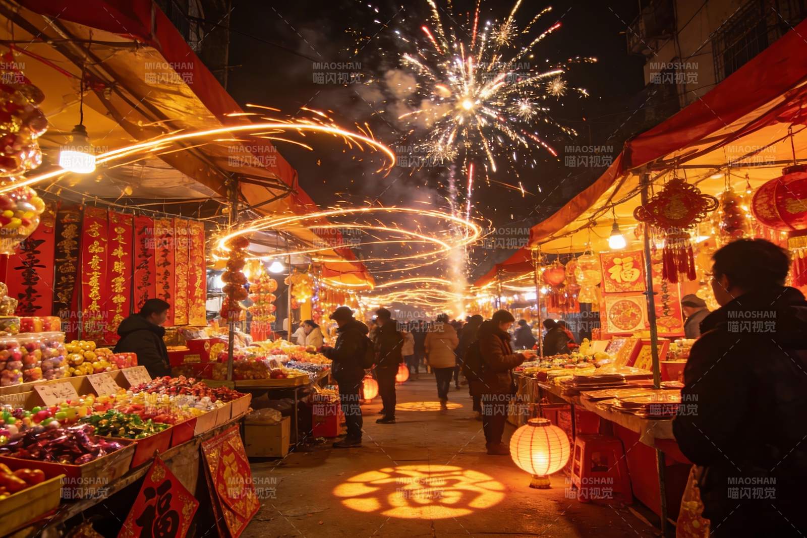 夜市烟火璀璨人群熙攘图片
