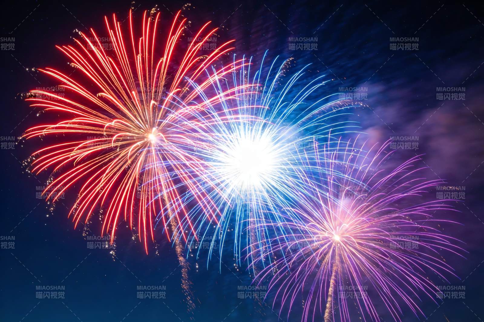 夜空烟花绽放绚丽多彩图片