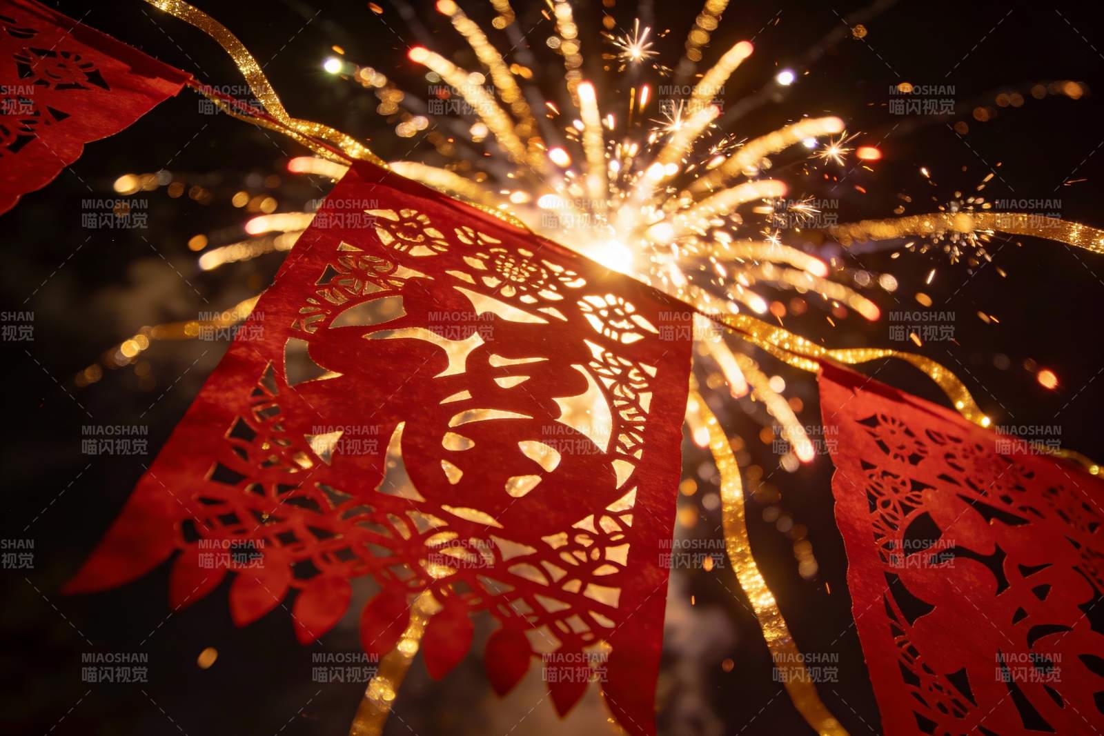 烟花绽放剪纸福字迎新年图片