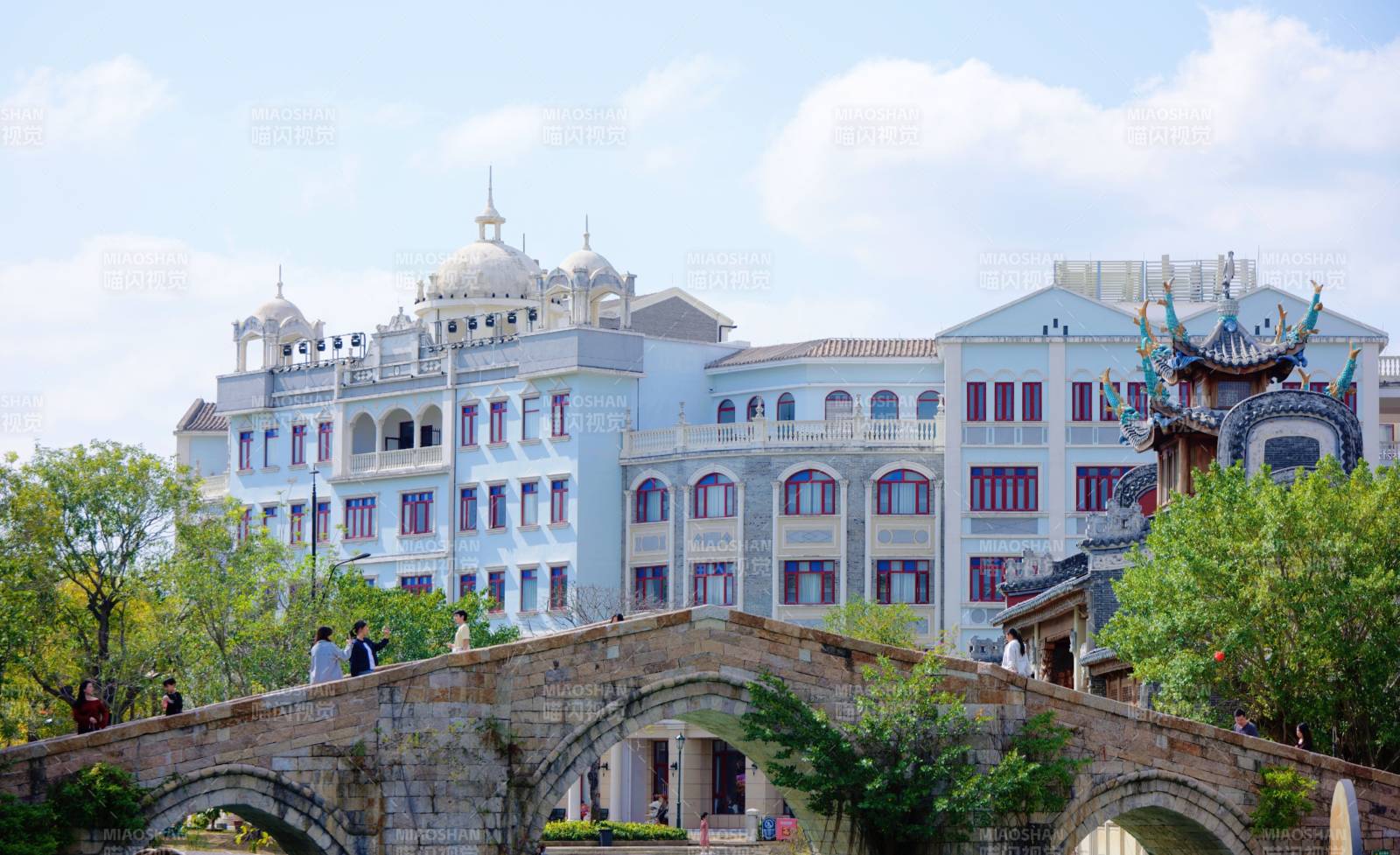 欧式建筑与石桥图片