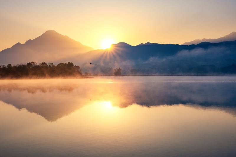 湖光山色映朝晖图片