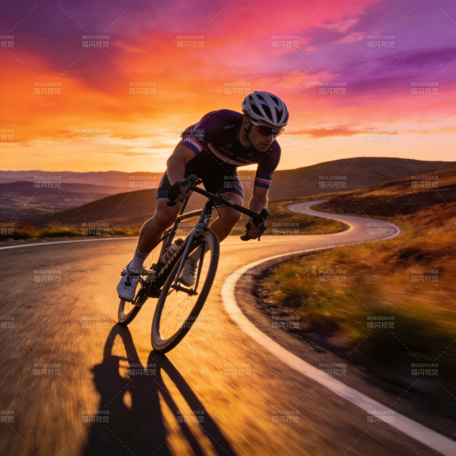 夕阳下的骑行者图片