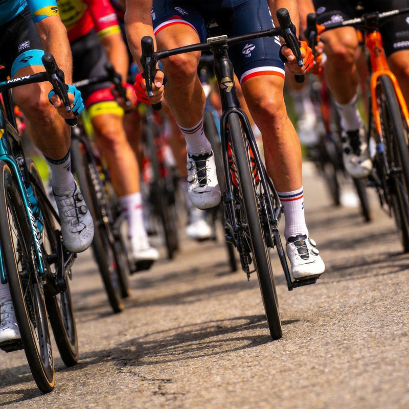 骑行竞技瞬间图片