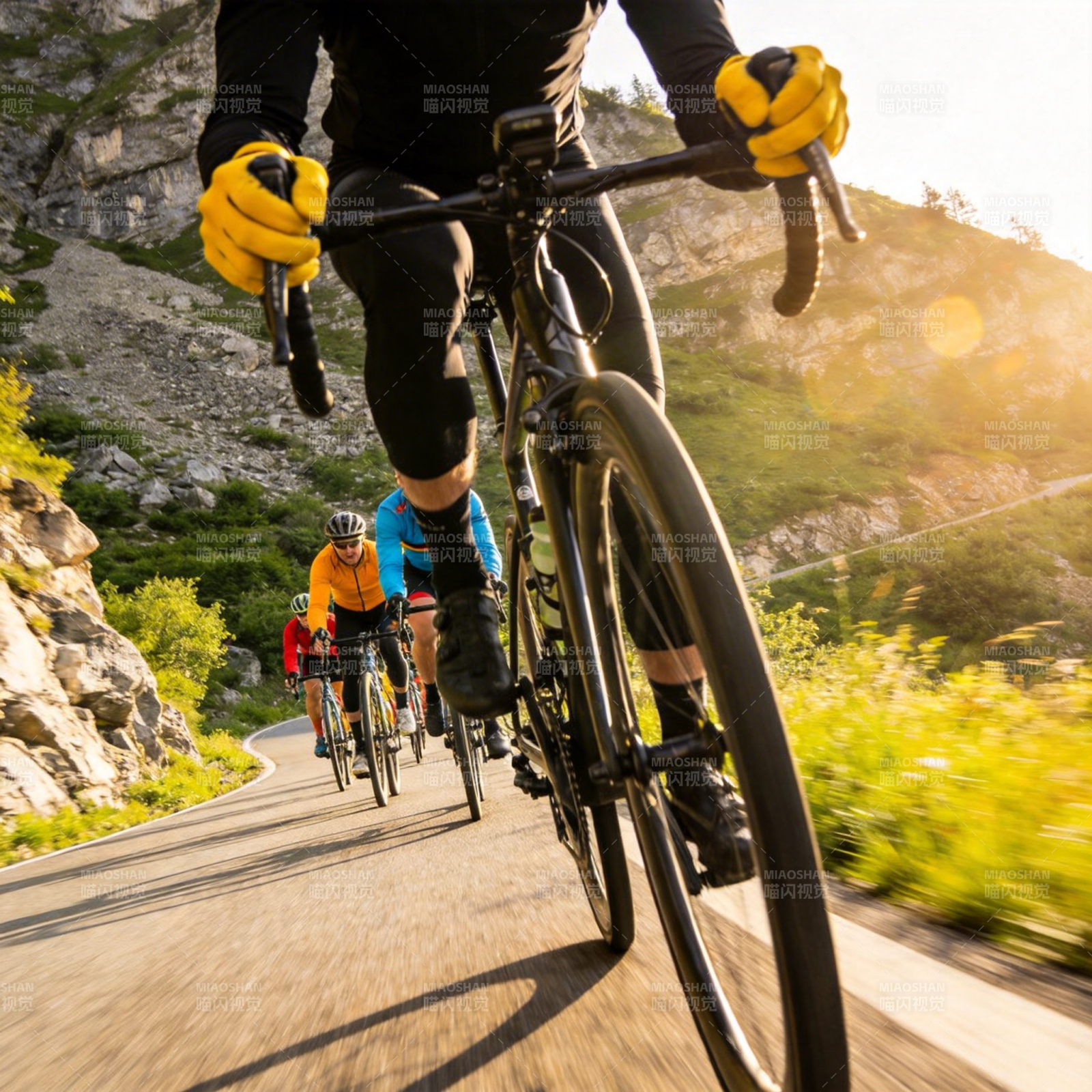 山间骑行 追风而行图片