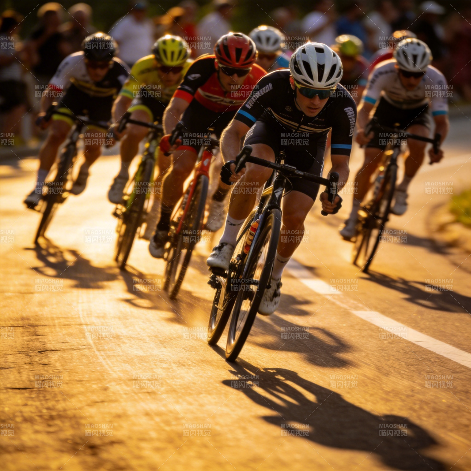 骑行竞速瞬间图片