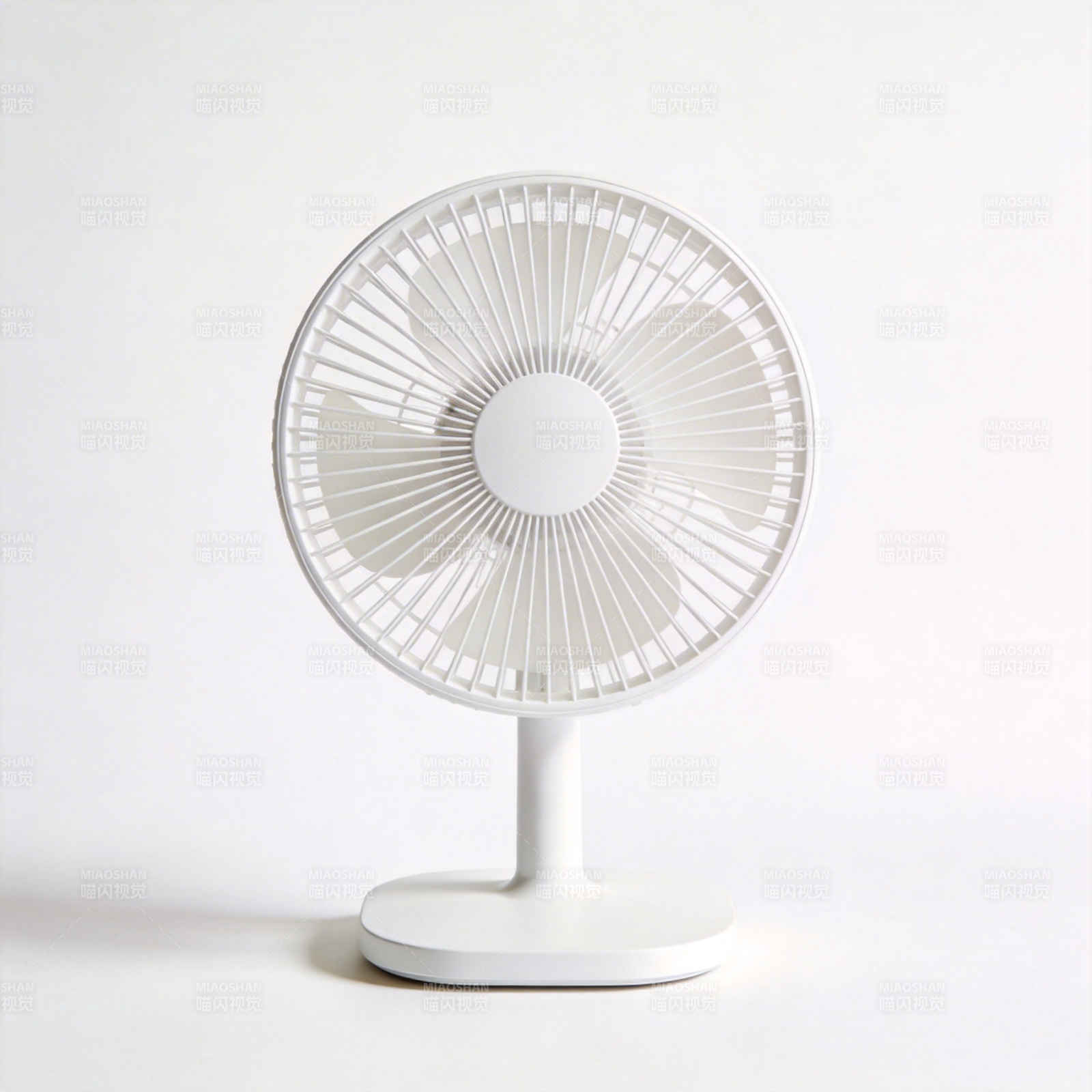 简约白色台扇图片