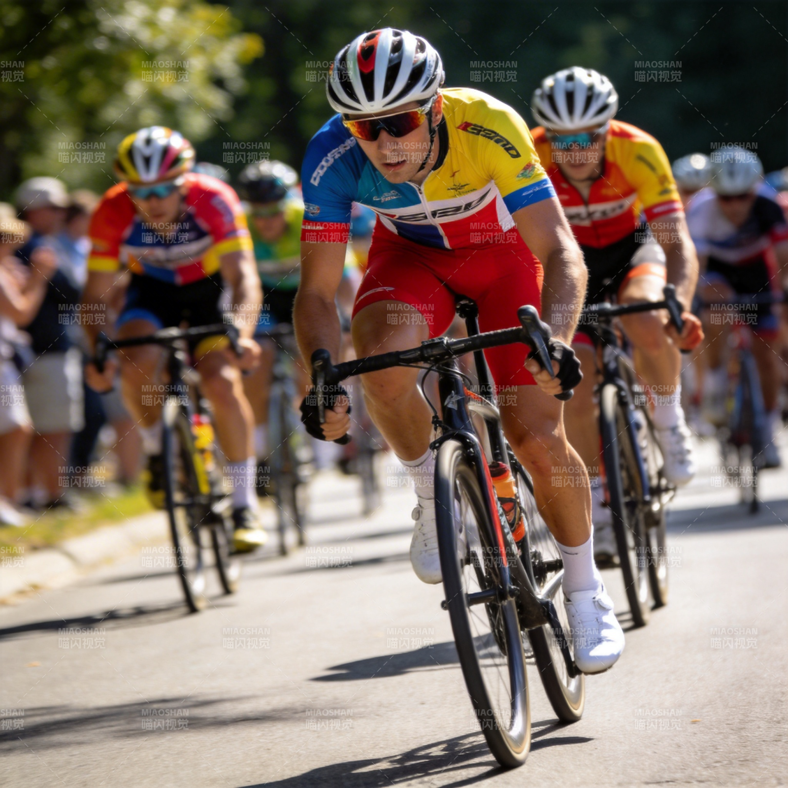 自行车赛激烈竞速图片