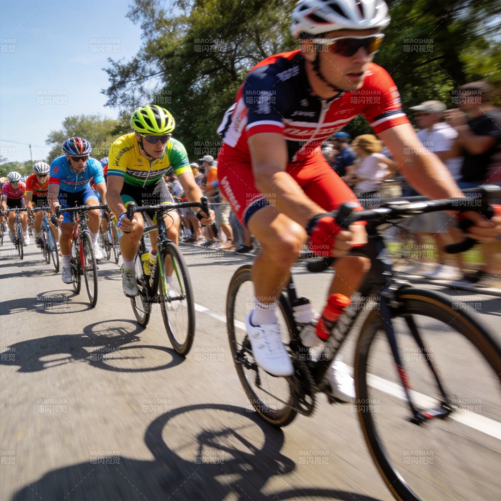 自行车赛激烈角逐图片