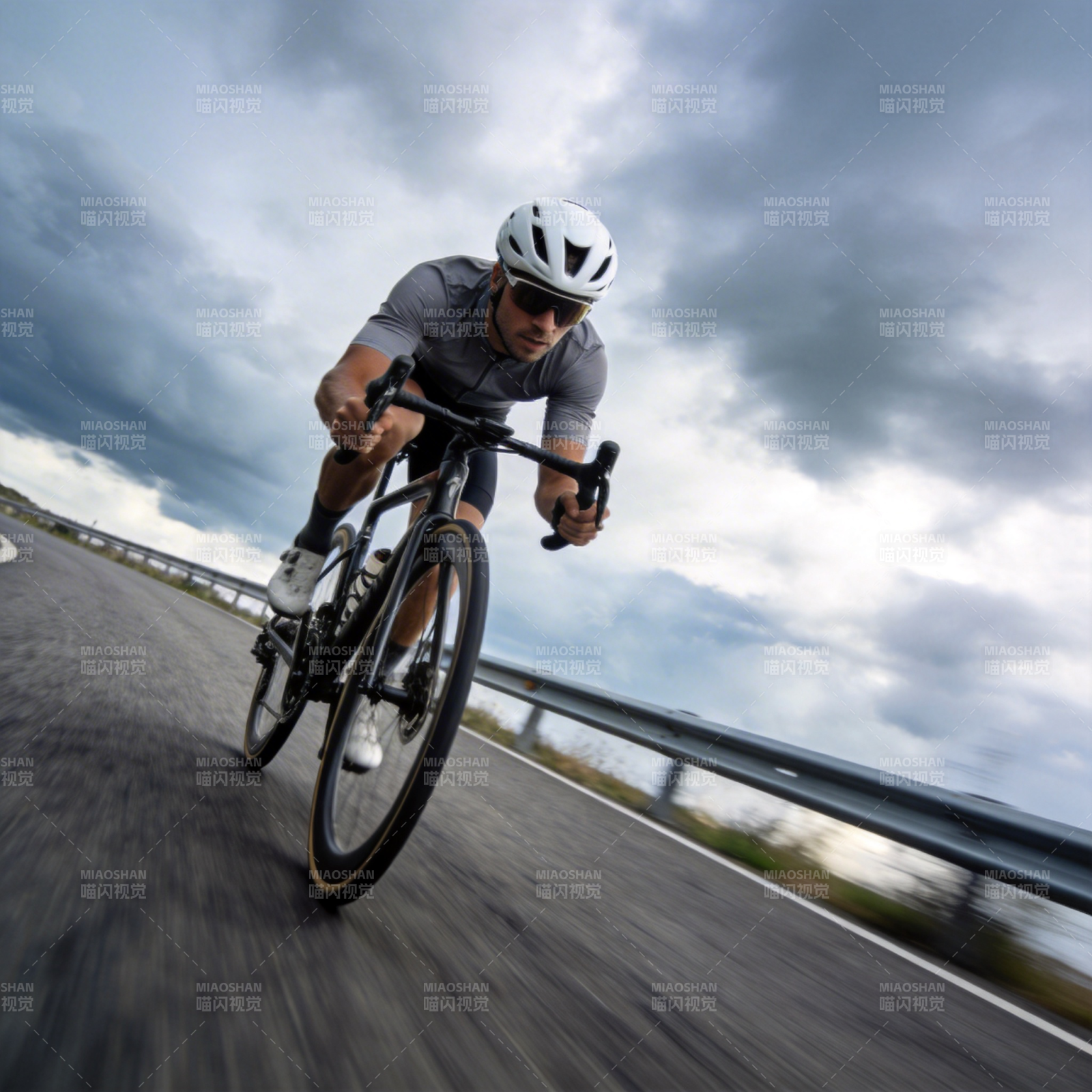 疾风骑行 勇往直前图片