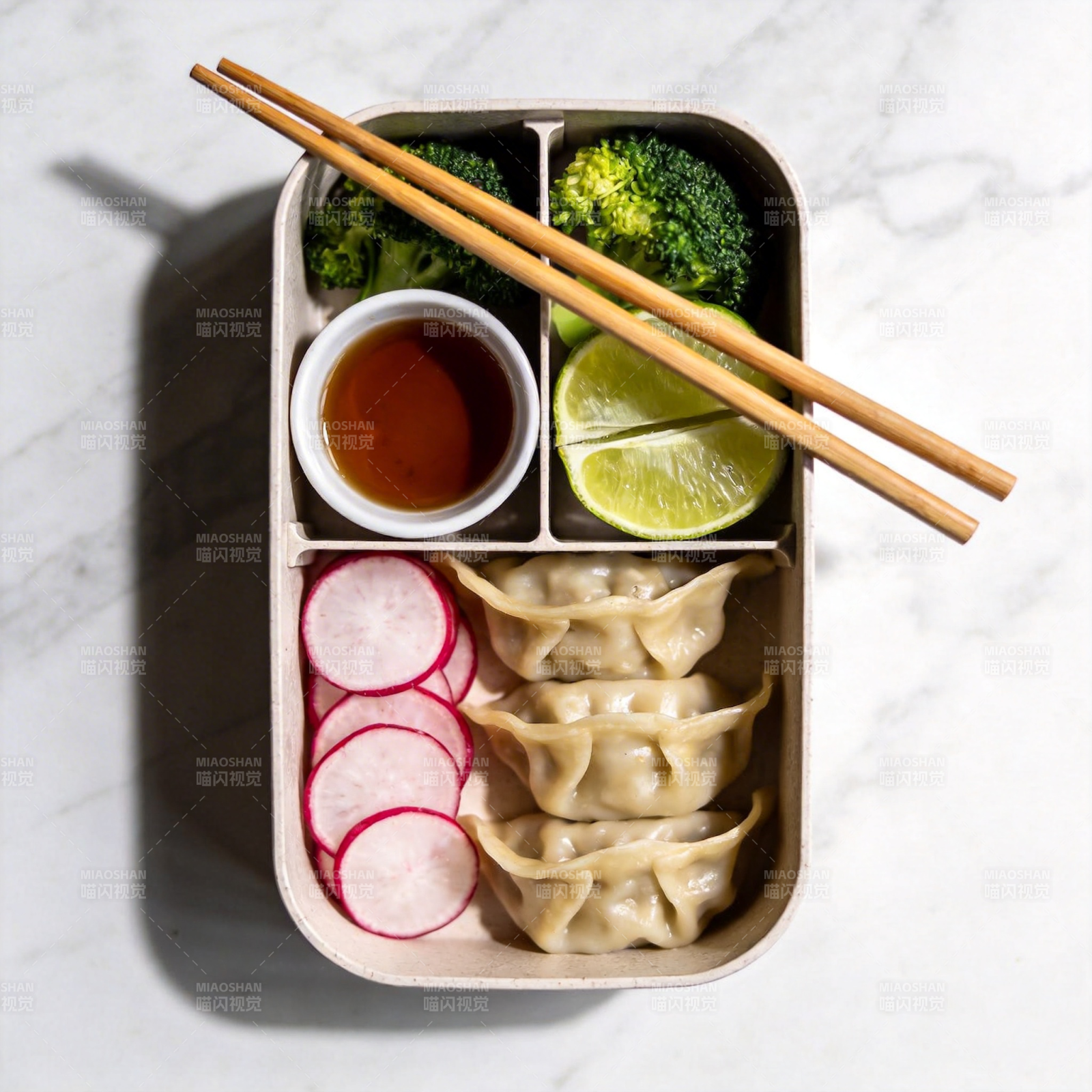 精致便当配饺子图片
