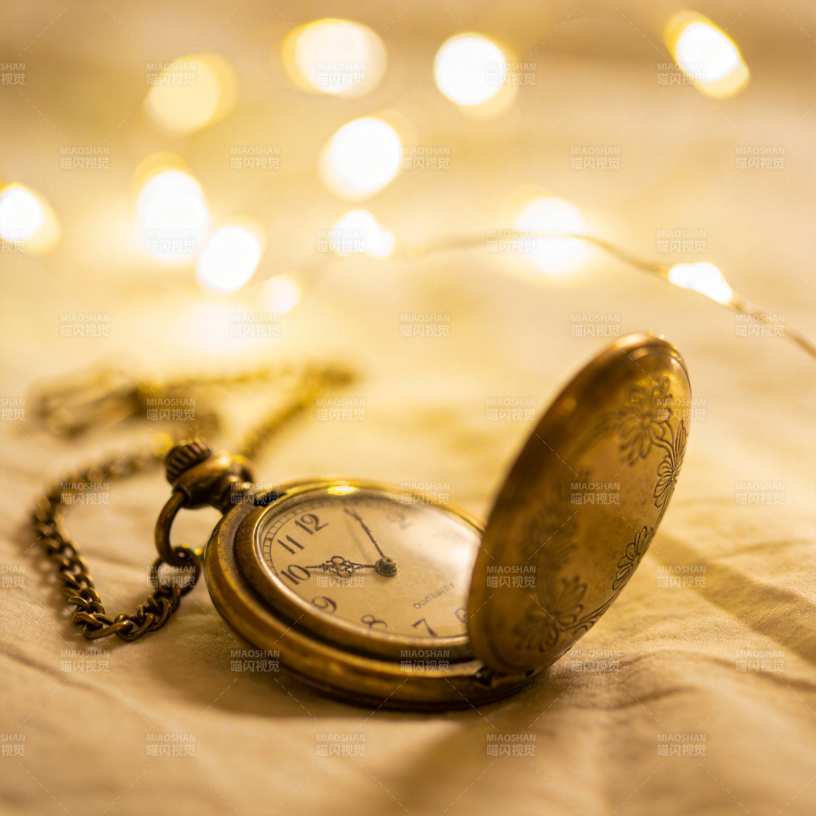 时光流转的怀表图片