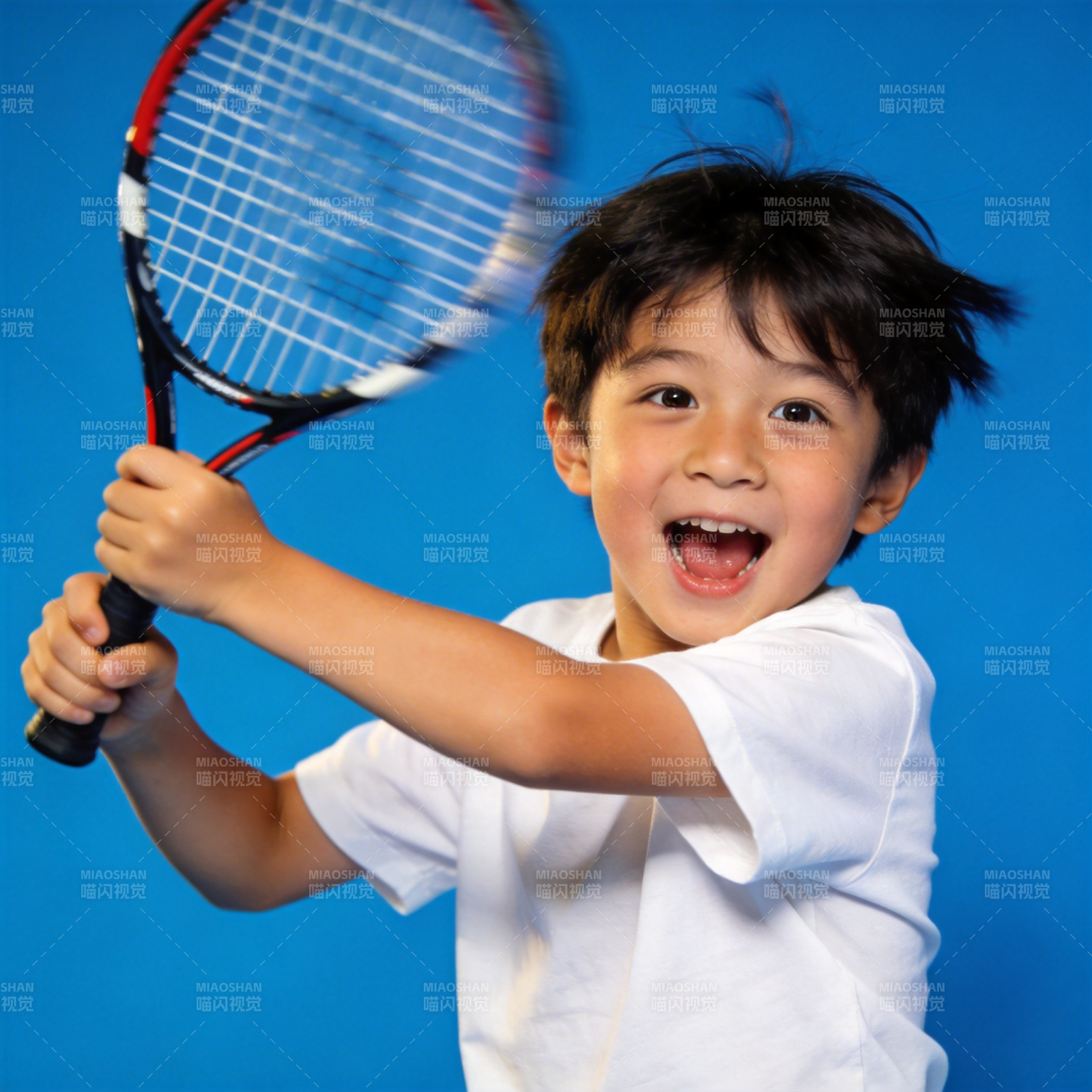 小网球手挥拍瞬间图片