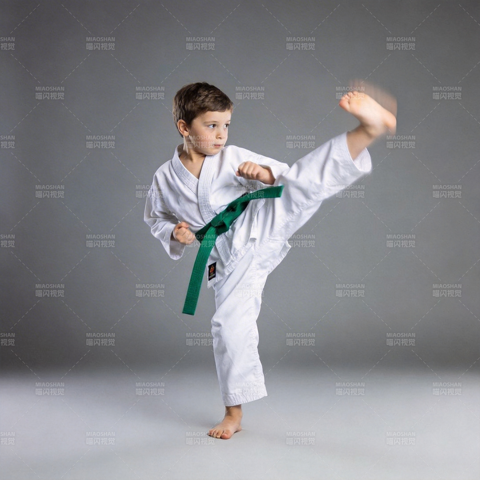 少年跆拳道高踢腿图片