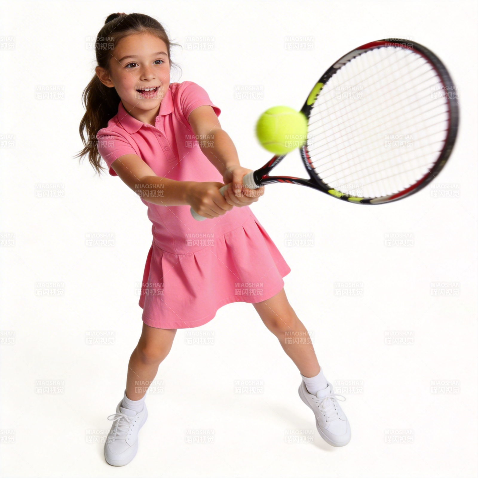 小女孩打网球图片