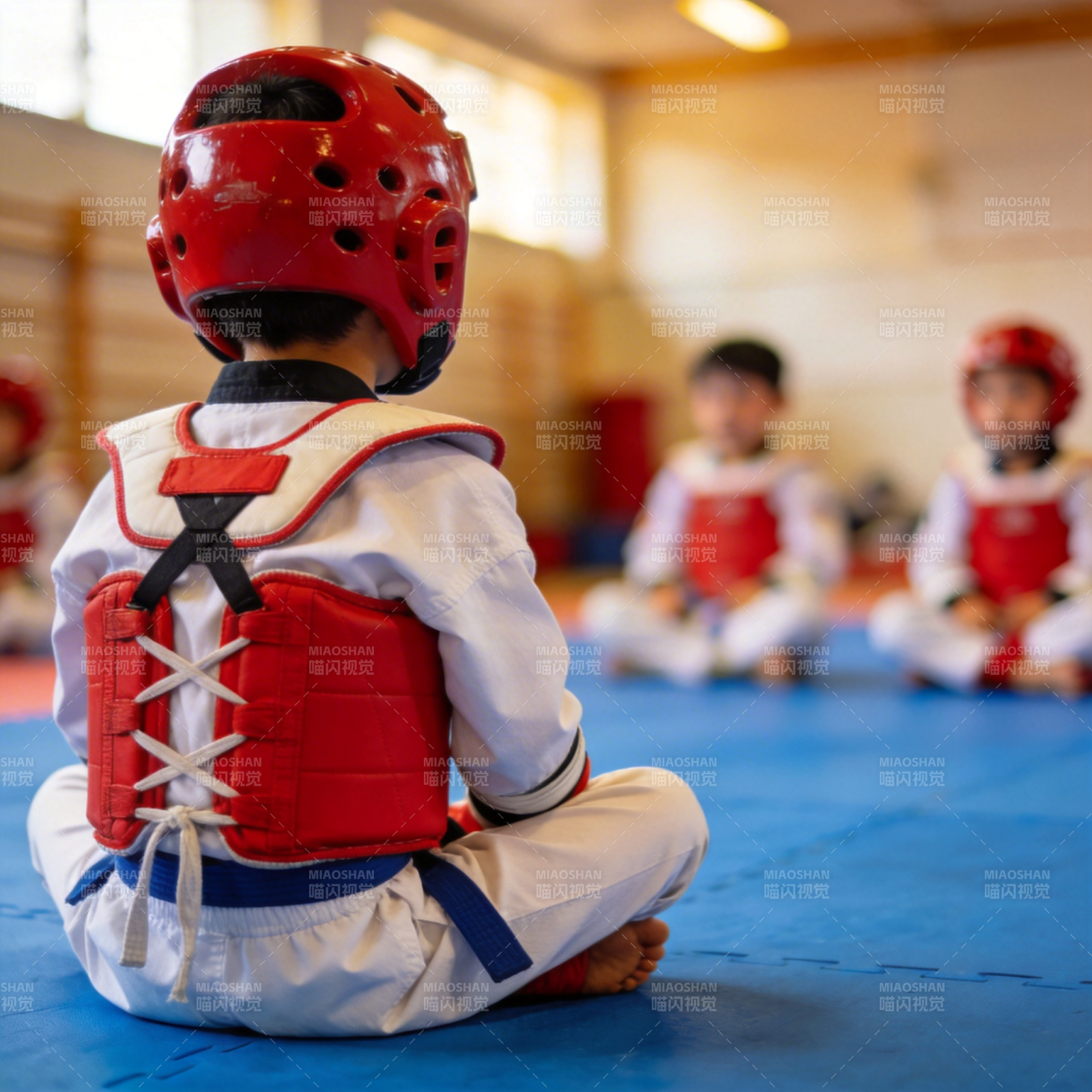 儿童跆拳道训练图片