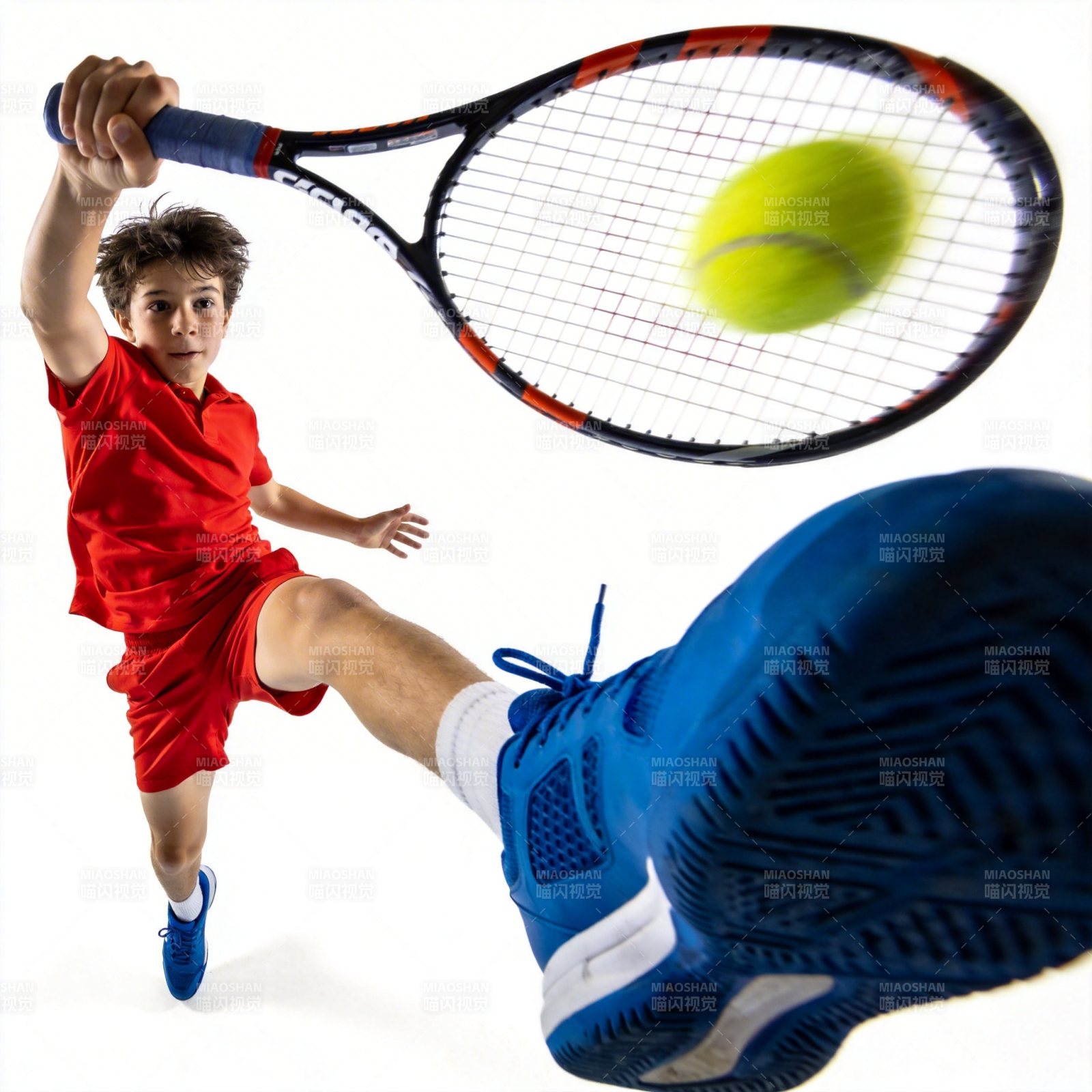 网球少年跃击瞬间图片