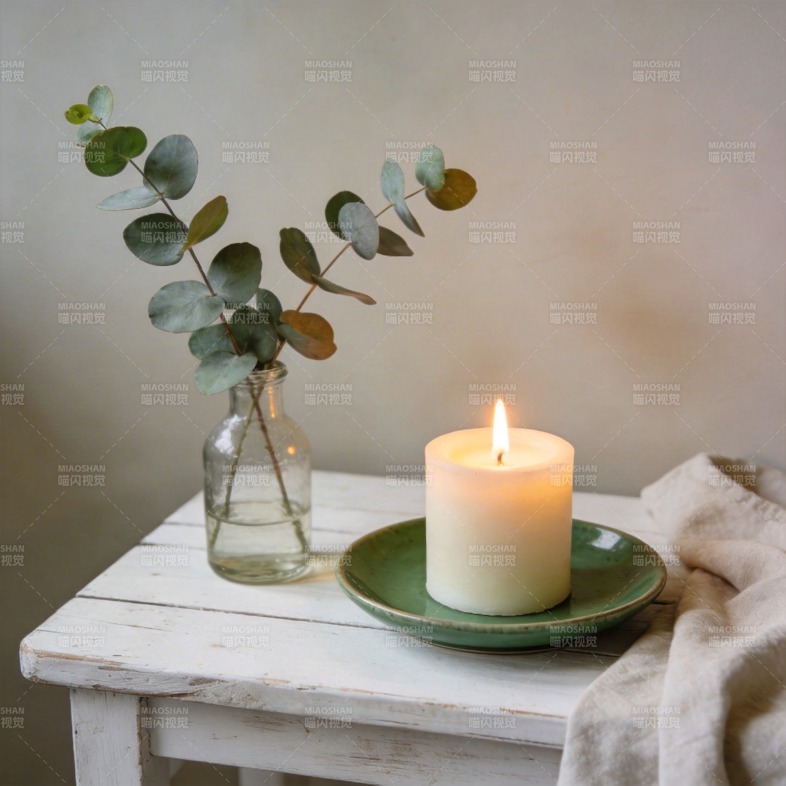 烛光与绿意静谧图片