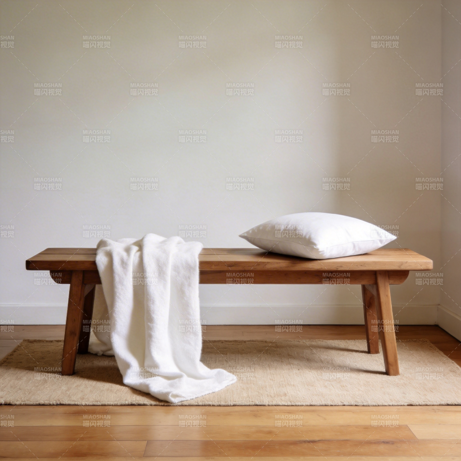 简约木凳静谧角落图片
