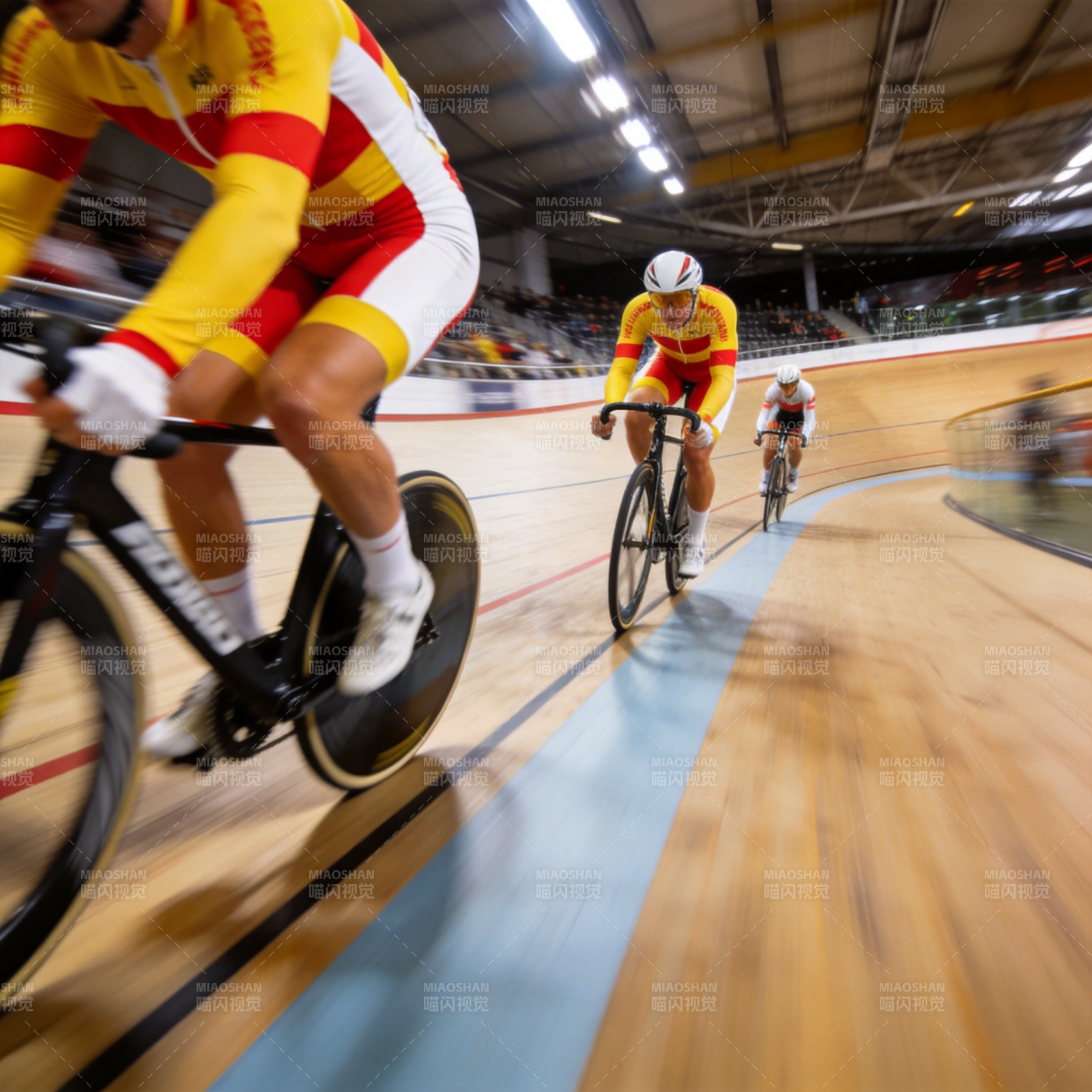 赛道骑行竞速图片