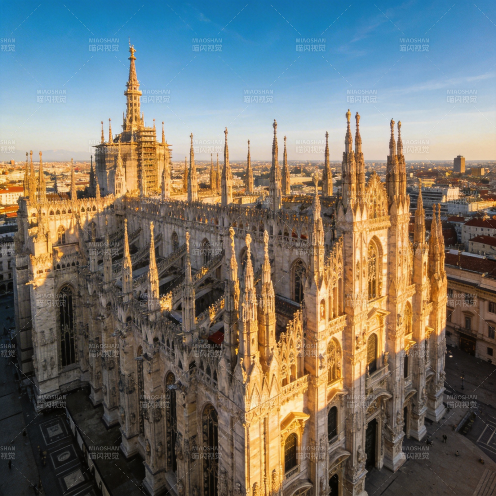 米兰大教堂日落美景图片