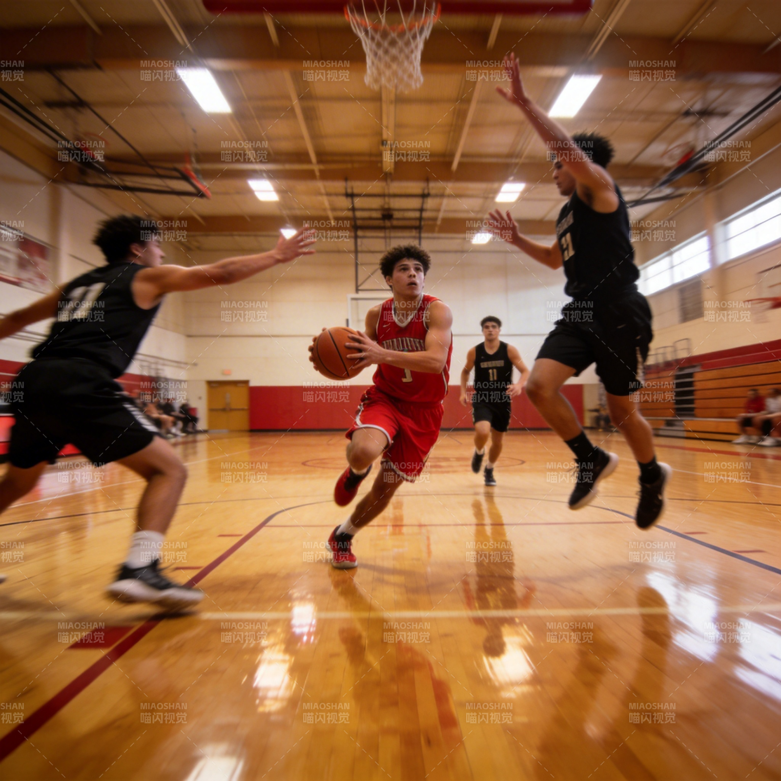 篮球赛激烈对决图片