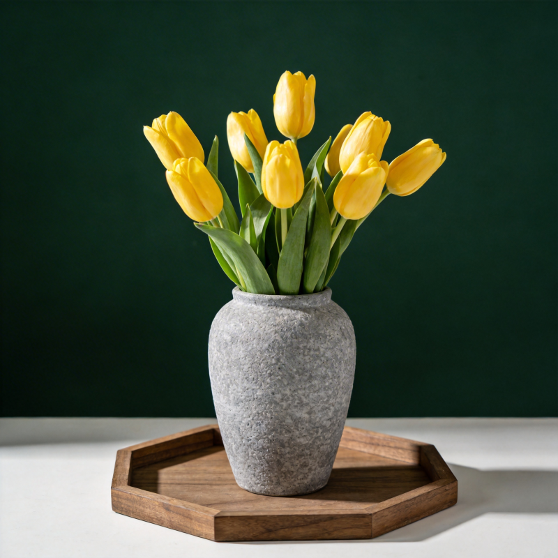 黄郁金香静物图片