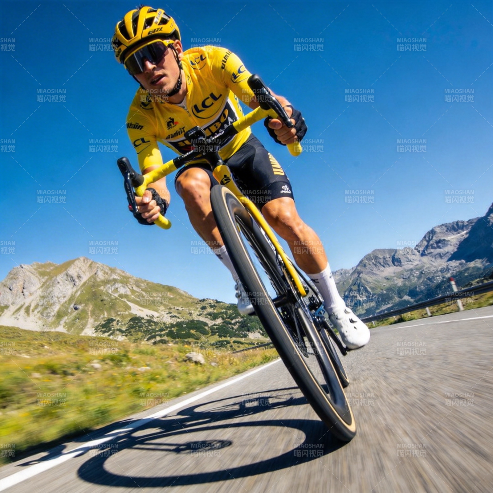 黄衫骑手征服高山图片