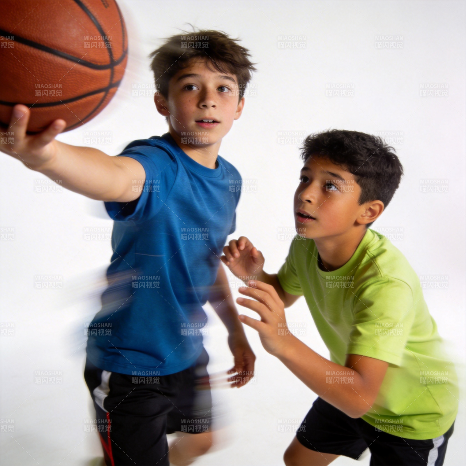 少年篮球对决图片