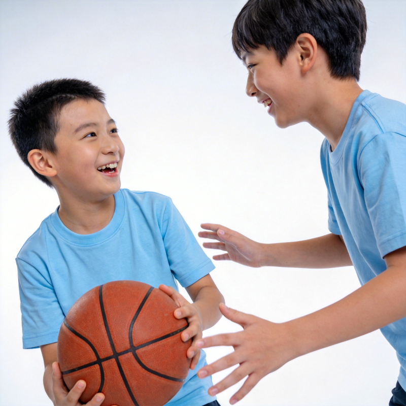 少年篮球互动瞬间图片