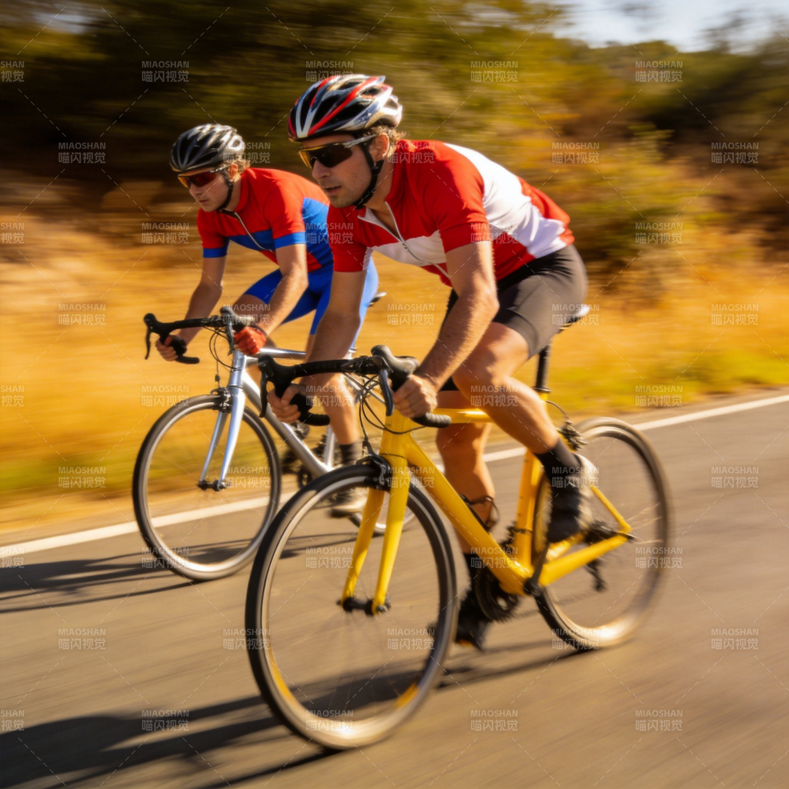 疾驰的骑行者图片
