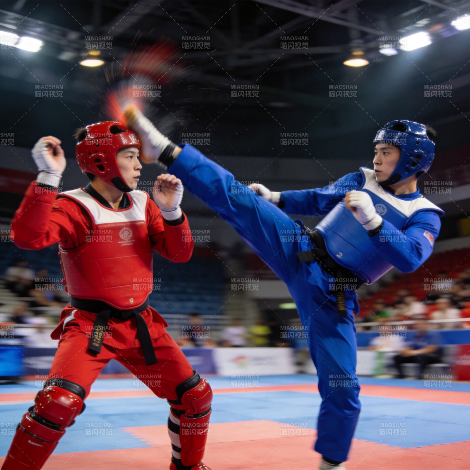 跆拳道对决瞬间图片