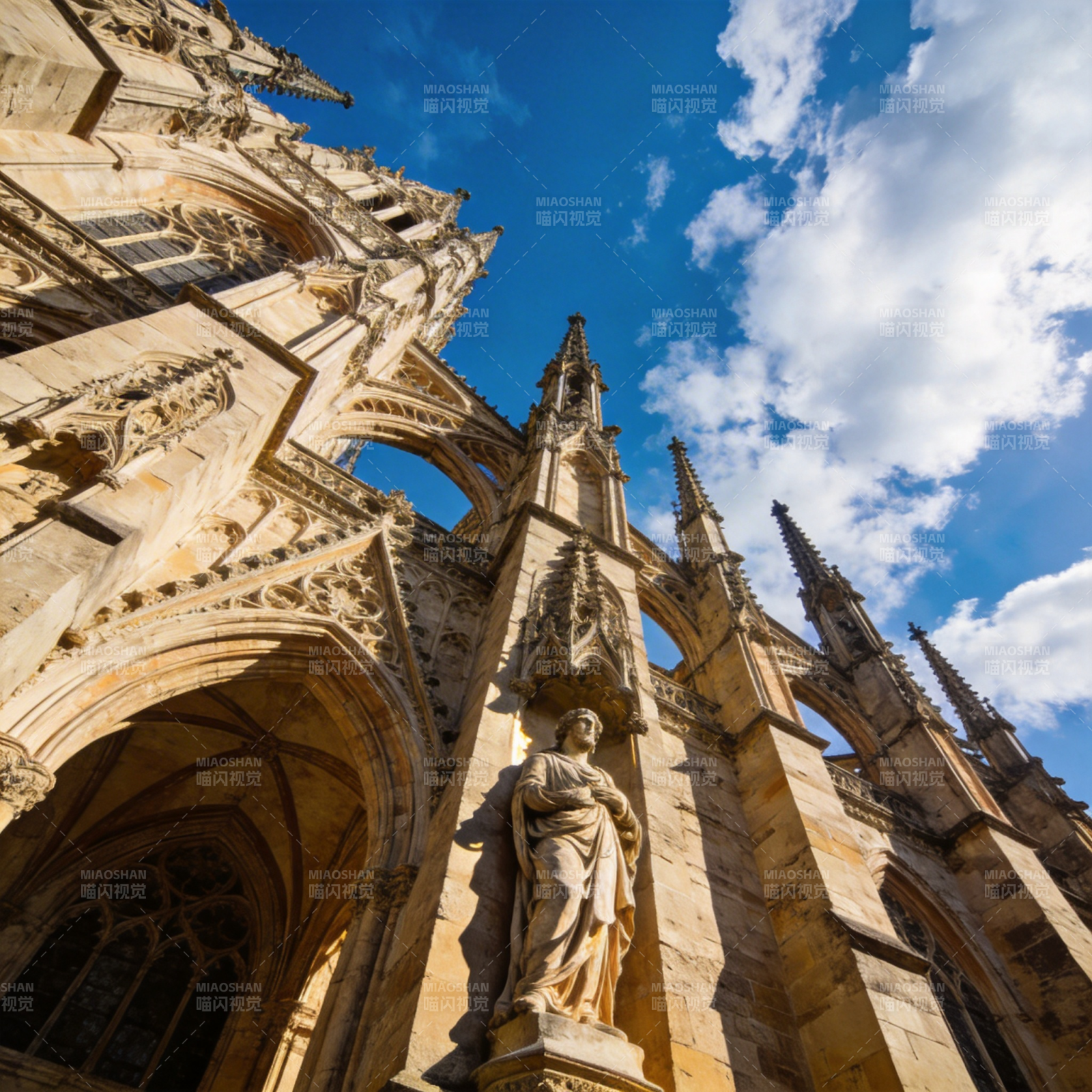 哥特教堂仰视图图片