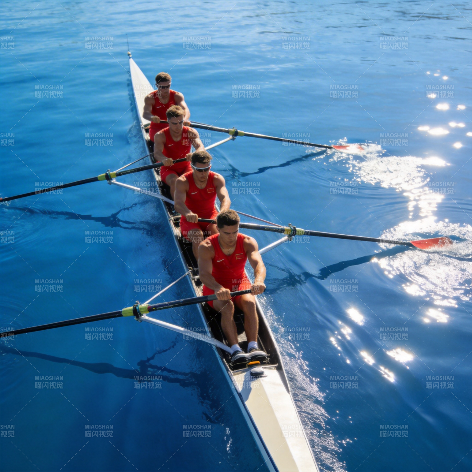 四人划艇竞速图片