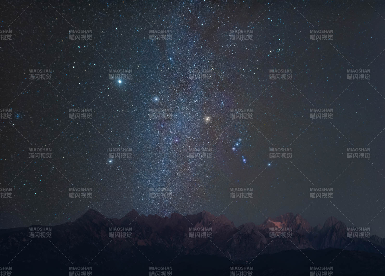 丽江星河映山夜景图片