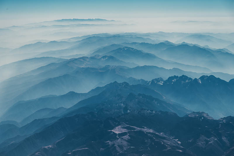 云南层峦叠嶂 云海苍茫图片