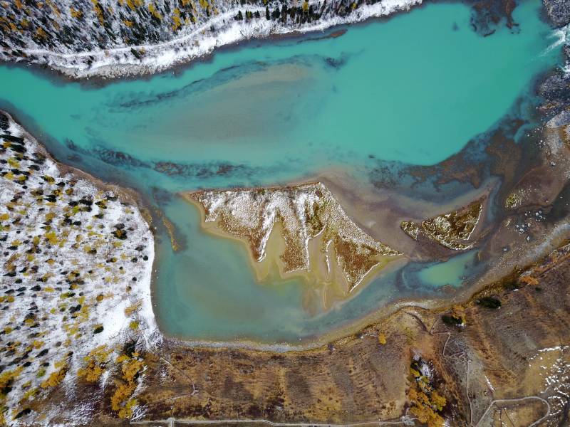 碧湖雪境航拍图图片