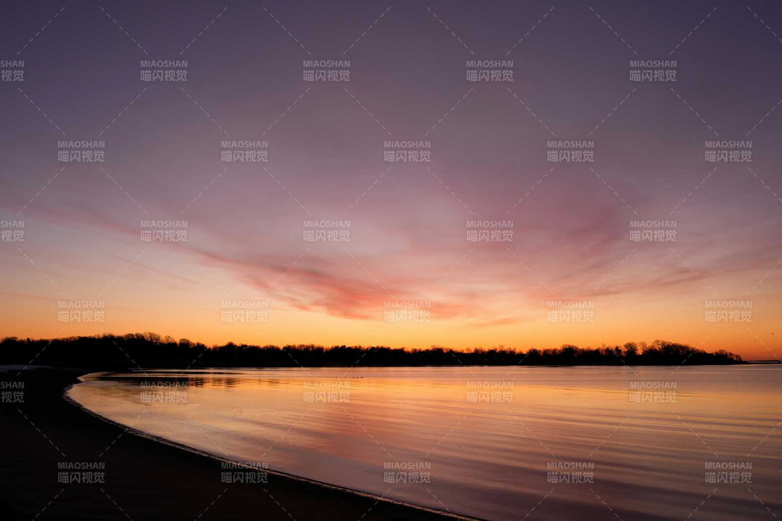 湖畔黄昏静谧美图片