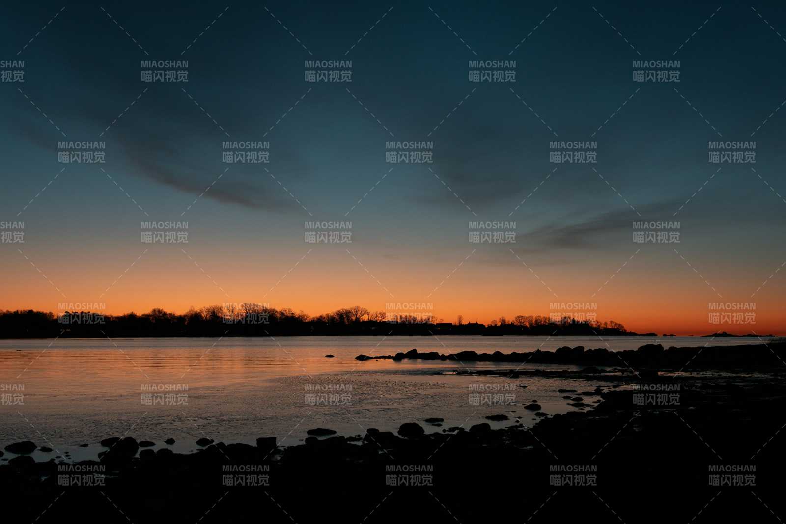 暮色湖畔落日图片