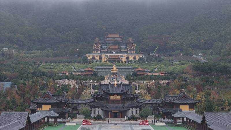 古刹深山云雾中图片