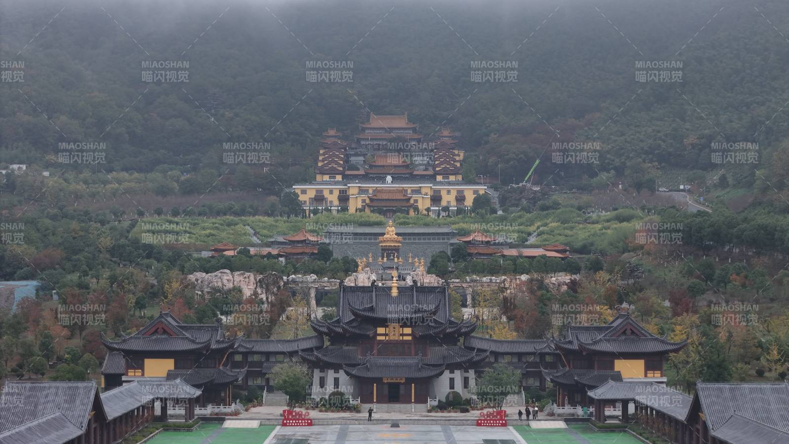 古刹深山云雾中图片