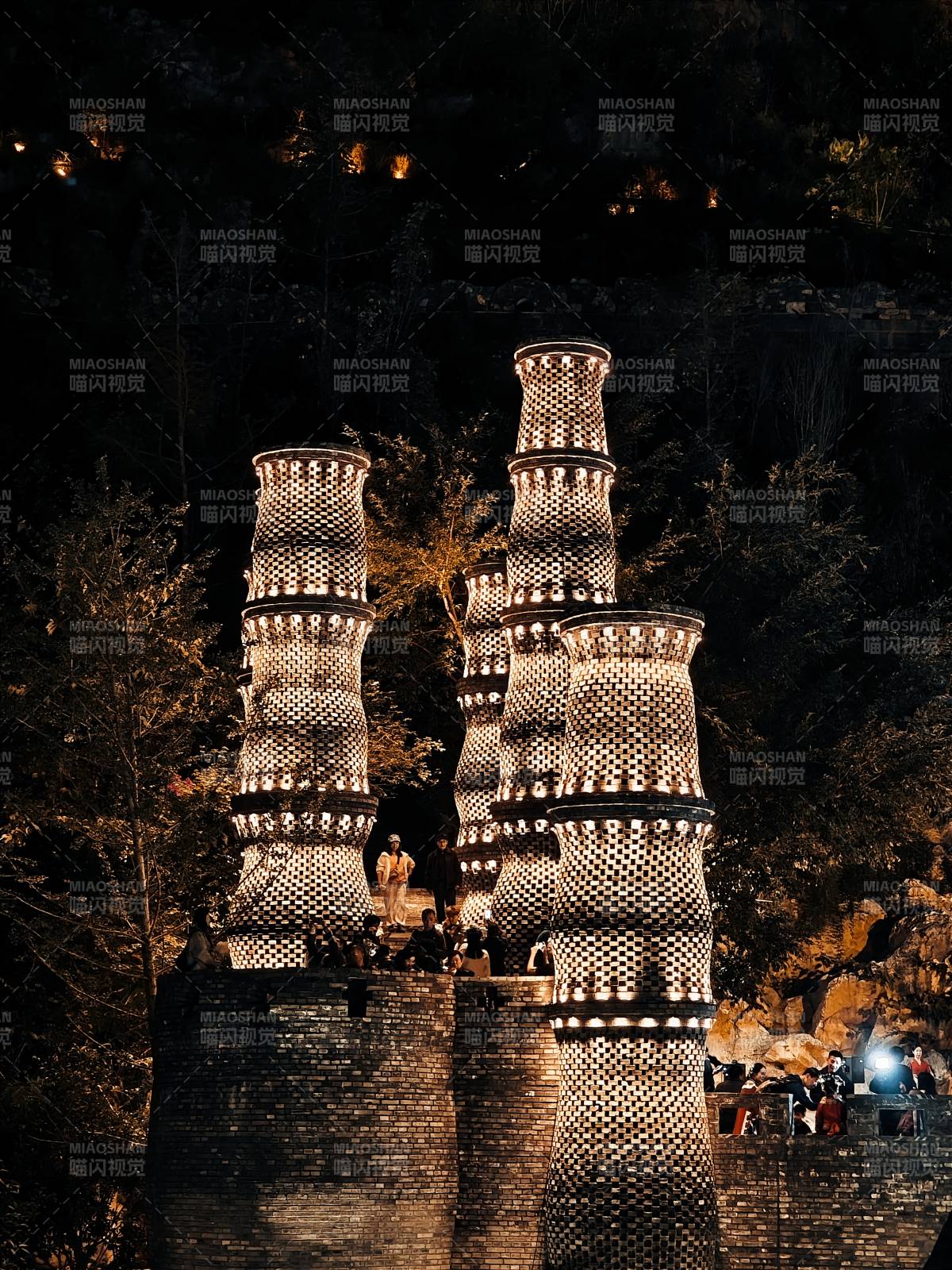 夜色中的风塔奇观图片