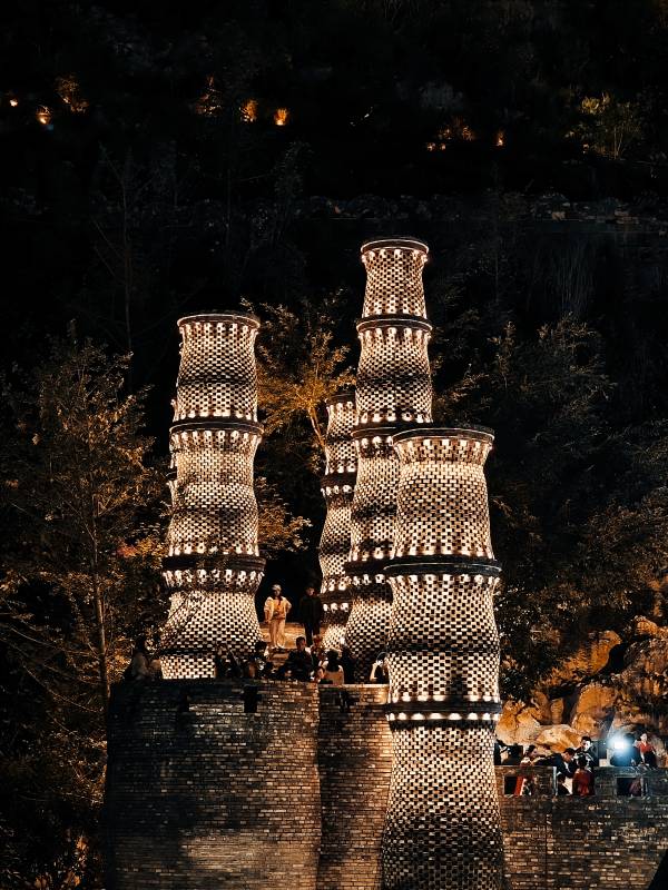 夜色中的风塔奇观图片