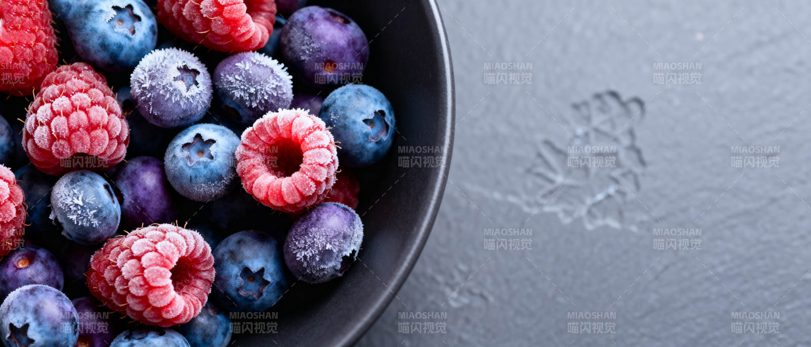 新鲜浆果拼盘图片